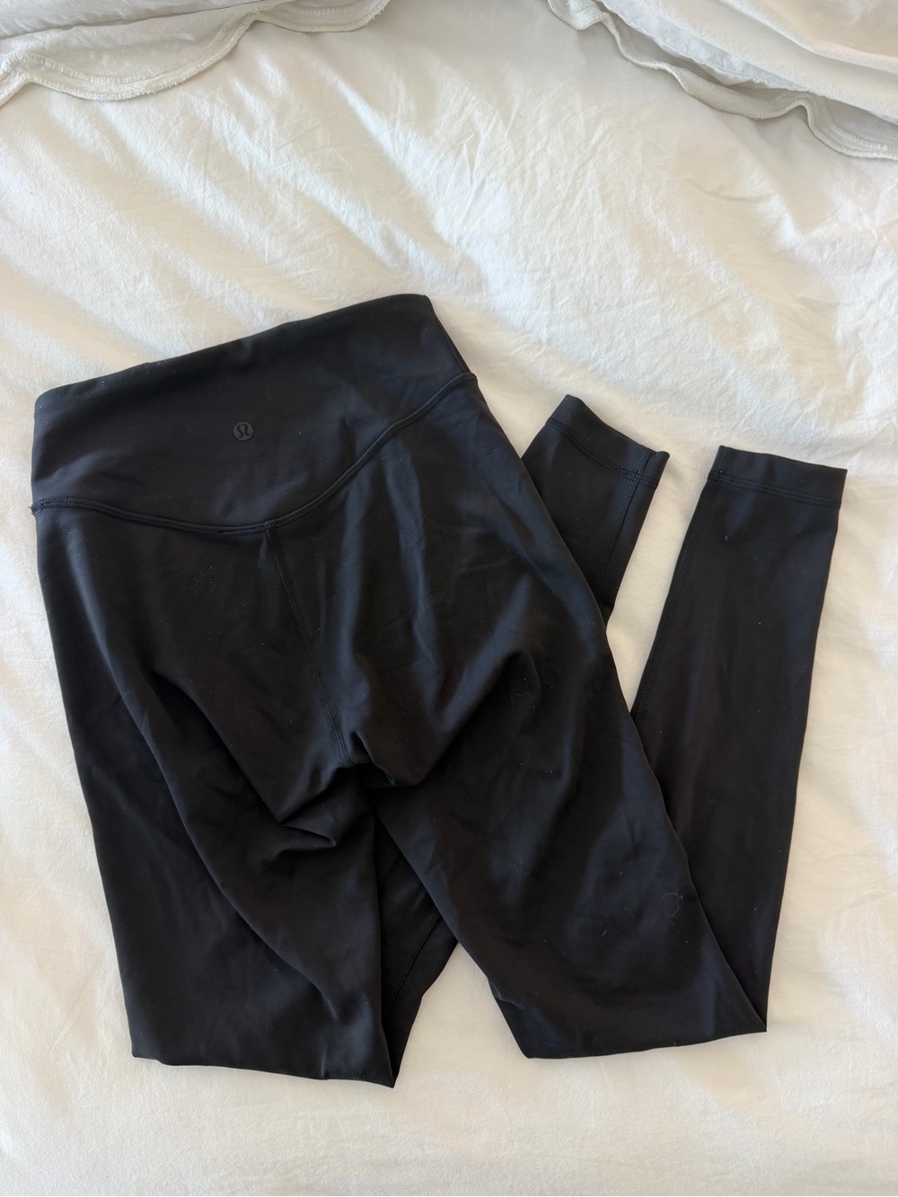 Lululemon wonder train leggings size 4, 28”